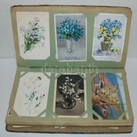 504 férőhelyes, nagyméretű, régi képeslap album, benne kb 270 db képeslappal. A képeslapok között régi és modern lapok egyaránt találhatóak, teljesen vegyes tematikájúak, városképes és motívumlapok egyaránt, lithokkal és dombornyomottakkal.