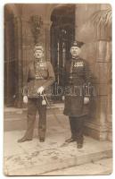 cca 1930 2 Palotaőr egyenruhában, kitüntetésekkel, fotólap