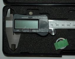 UltraPro digitális subler saját dobozában /  Digital caliper 0-150mm