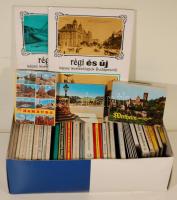 47 db modern képeslapfüzet, leporelló, kisméretű fotó gyűjtemény klf országokból, városokból cipős dobozban