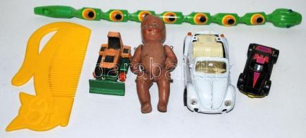 Kis doboz játékokkal, köztük egy matchboxxal