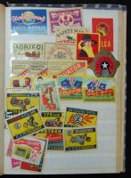 kb 600 darabos magyar és külföldi gyufacímke-gyűjtemény berakóban