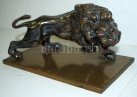 Üvöltő oroszlán vörös szemekkel, bronz, h:18 cm, m:8 cm, s:2,64 kg., bronz talapzaton