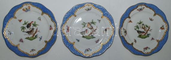 Exkluzív Rothschild-mintás kézzel festett aranyozott jelzett Herendi porcelán süteményes tányérok (3db) hibátlan állapotban /  Exclusive hand painted Herendi porcelain plates in flawless condition, d: 19cm
