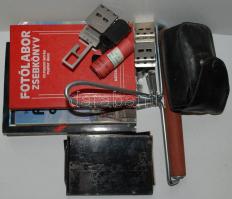 Egy doboznyi fotózással kapcsolatos tárgy: 3 db könyv, fényképező, szárító stb.