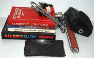 Egy doboznyi fotózással kapcsolatos tárgy: 3 db könyv, fényképező, szárító stb