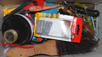 Barkács tétel: fogók, kefe, csapágy stb.