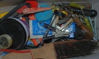 Barkács tétel: fogók, kefe, csapágy stb