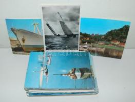 50 db képeslap hajó motívummal, régiek és modernek vegyesen