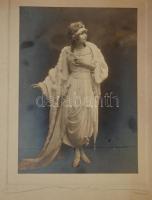 Angelo fotó, aláírt