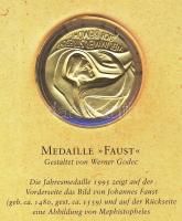 Németország 1995. "Faust" emlékérem papírtokban, leírással. Szign.: Werner Godec (39mm) T:1 (tokon kisebb hiba) Germany 1995. "Faust" commemorative medallion in carton case. Sign.: Werner Godec (39mm) C:UNC (case error)