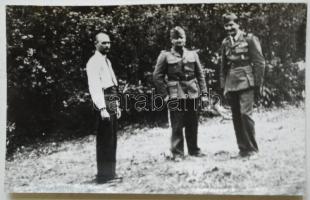 1942. július Kurszk; Horthy István kormányzóhelyettes, Fejér László tart. zászlós és Kiss Zoltán főhadnagy, fotó (13 × 8.5 cm)