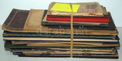 30 darab bizonyítvány és igazolvány, főleg az 1950-es 60-as évekből