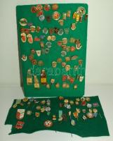 Vegyes jelvény tétel, összesen több mint 100db, legtöbb zománcozott T:vegyes