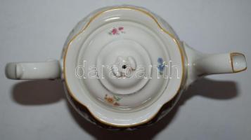 KPM sorszámozott porcelán kiöntő, jelzett, tetején sérüléssel, m:17 cm