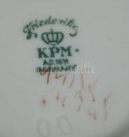 KPM sorszámozott porcelán kiöntő, jelzett, tetején sérüléssel, m:17 cm