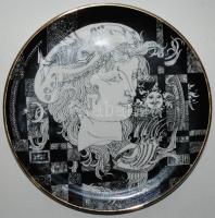 Szász Endre által tervezett Hollóházi porcelán dísztányér, jelzett, hibátlan / Faces designed by Endre Szasz Hollohaza chinaware plate d: 16cm