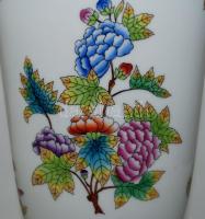 Herendi Viktória nyújtott váza, kézzel festett, hibátlan, jelzett, m:22 cm, h:17 cm