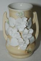 2db virágokkal díszített, festett porcelán vázácska és 2db kutyafigura, mindegyik sérült / 
Vases an...