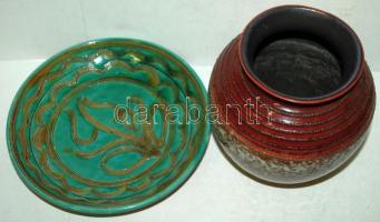 Kerámia tétel 2 db: Mázas váza, hibátlan, jelzett, m: 20 cm, fazekas tányér szép mázzal, d:23 cm