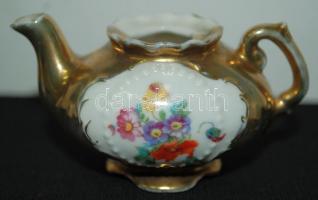 Porcelán tétel 4 db: Modern váza, hibátlan, m:29 cm, 2 mini kiöntő, hibátlan, mini cukortartó, hibát...