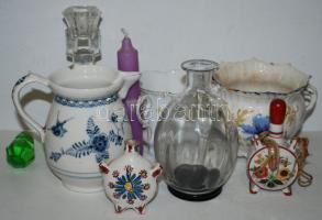 Vegyes kerámia-, porcelán- és üvegtétel: kancsó, pohár, tálka, kis kulacsok, gyertyatartó, stb. /  Mixed lot with ceramic, porcelain and glass wares