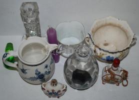 Vegyes kerámia-, porcelán- és üvegtétel: kancsó, pohár, tálka, kis kulacsok, gyertyatartó, stb. / 
M...