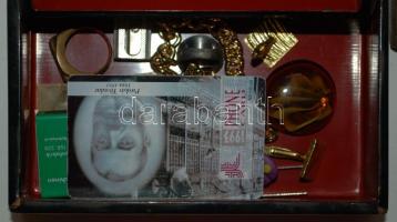 6db régi fém-, illetve fadoboz vegyes tartalommal / 
Vintage boxes with various things inside