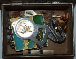 6db régi fém-, illetve fadoboz vegyes tartalommal / 
Vintage boxes with various things inside