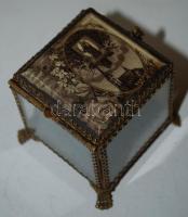 5db múzeumi utánzat gyógyszeres edény, 1db régi, sérült olvasótartó, 1db régi tintatartó fedél nélkü...