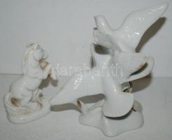 2db jelzés nélküli porcelán figura: ágaskodó ló, gerlepár / 
Porcelain figures, 9x6cm, 13x14x10cm