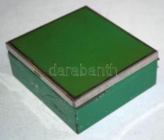 21db régi jelvény, érem, plakett fém dobozkában (nagyrészt turista-jelvények)