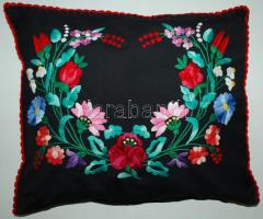 Népies hímzett díszpárna /  Embroided pillow with folcloristic motifs, 40x45cm