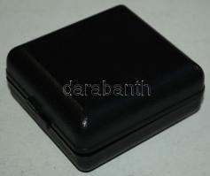 Slava összecsukható utazóóra műanyag tokjában, jól jár / 
Travel watch in plastic case, works well, ...