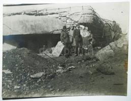 cca 1916 I. világháborús harctéri fotó tisztekkel /  Photo from WW I with officers, 18x24cm