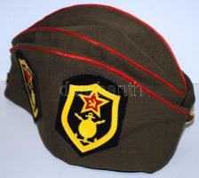 Orosz pilotka jelvényekkel, rangjelzésekkel, gombokkal