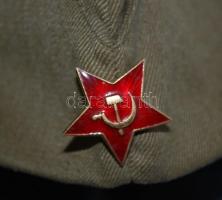 Orosz pilotka jelvénnyel