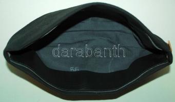 Fekete, orosz pilotka jelvénnyel