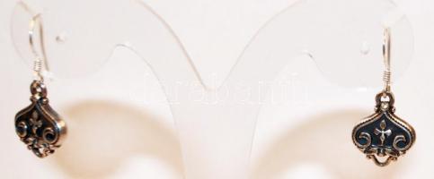 cca 1900 Ezüst (Ag) fülbevaló pár modern ezüst (Ag) akasztóval / 
A pair of silver earrings with mod...