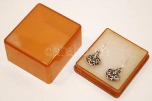 cca 1900 Ezüst (Ag) fülbevaló pár modern ezüst (Ag) akasztóval / 
A pair of silver earrings with mod...