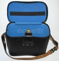 cca 1970 Nagyméretű bőr fotóstáska kiváló állapotban / Vintage camera bag in good condition, 26x20x15cm