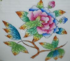 Herendi Viktória mintás bonbonier, kézzel festett, áttört, 1 mm.-es lepattanásokkal a rózsákon, m:12...