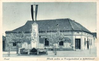 Pered Heroes Monument, National flag