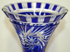 Ezüst talpas, kobalt kék, kristály kehely, peremén apró csorbával, "Postás S.E. 1947" feli...