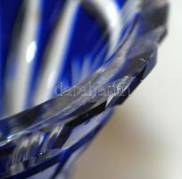 Ezüst talpas, kobalt kék, kristály kehely, peremén apró csorbával, "Postás S.E. 1947" feli...