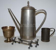 Kis fémtétel: teáskancsó, bronz serlegecske, mérőedény, 2db késtartó /  Metal tea kettle, measuring pot, knife holders, and a bronze goblet