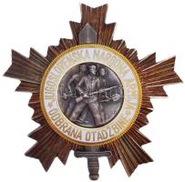 Jugoszlávia 1951-1961. "Néphadsereg rendjének II. osztályú Ezüst Csillaga" zománcozott kitüntetés hátlapján jelzéssel, szalagsávval és eredeti adományozói dísztokban (66mm/0.900) T:1- R! Yugoslavia 1951-1961. "Order of the Peoples Army with Silver Star / II. class" decoration with 900 purity mark and makers mark in original case (66mm) C:AU R!