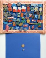 ~150db vegyes jelvény tétel, köztük sok zománcozott, jobb darabok is, pl.: Rubin/Gyémánt Diplomás Pe...