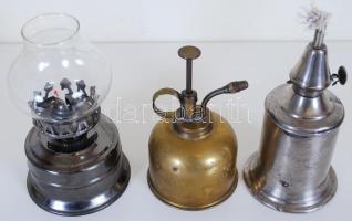 Kis bolha tétel: La Fauvette reklámos benzin-égő, kis alumínium petróleum lámpa, régi pumpás varrógé...