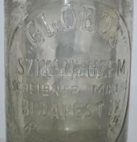 1938 "Globus szikvizüzem Scheibner Miklós Budapest IX. Ranolder u. 18" feliratú szódásüveg...